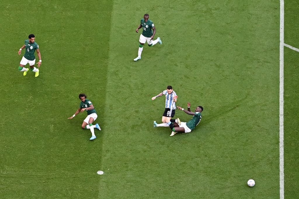 Cầu thủ Saudi Arabia hả hê cà khịa Messi 3